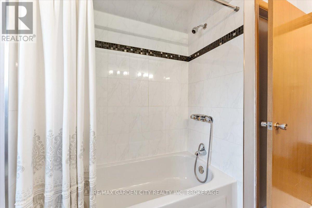 Photo 23 of 160 Elgin Street, Thorold ON