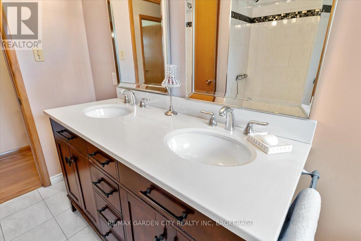 Photo 24 of 160 Elgin Street, Thorold ON