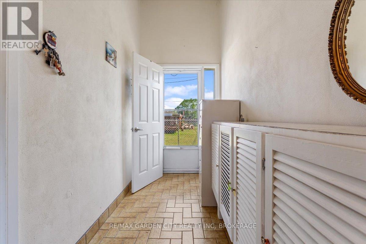Photo 38 of 160 Elgin Street, Thorold ON
