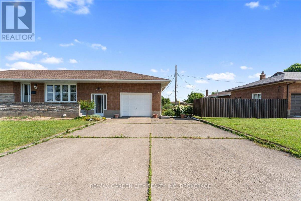 Photo 4 of 160 Elgin Street, Thorold ON