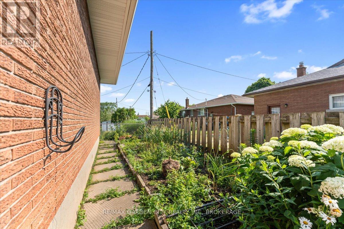 Photo 42 of 160 Elgin Street, Thorold ON
