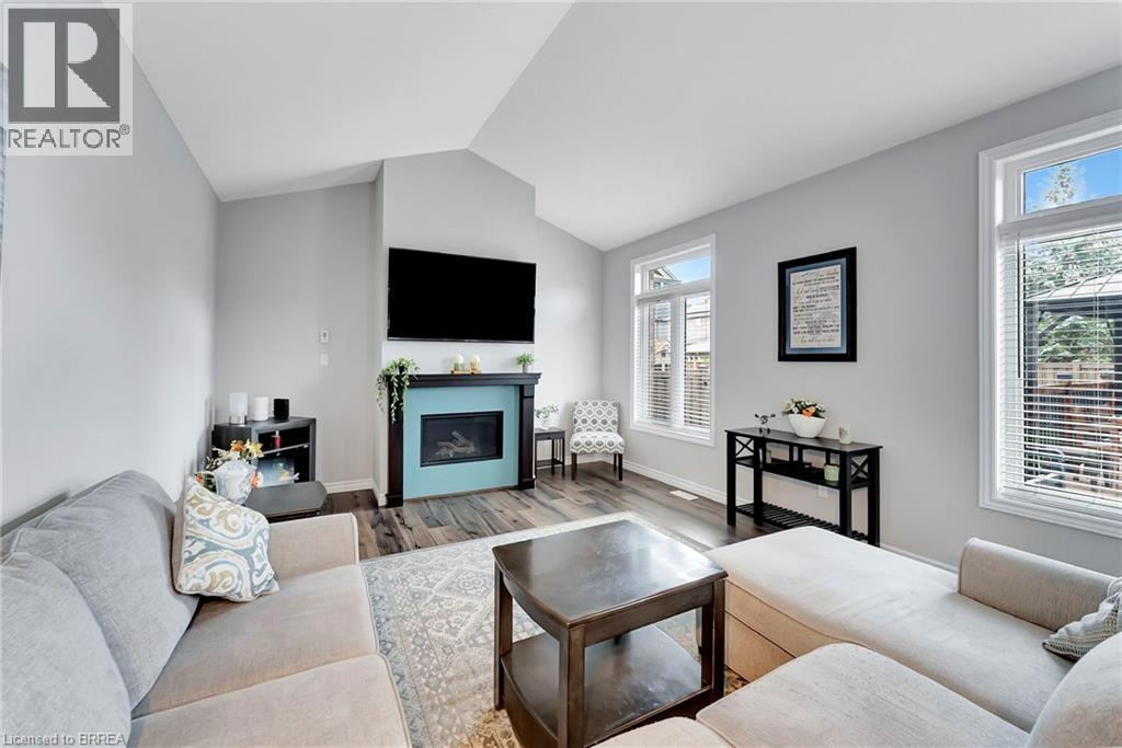 Photo 10 of 34 Crawford Place, Paris ON