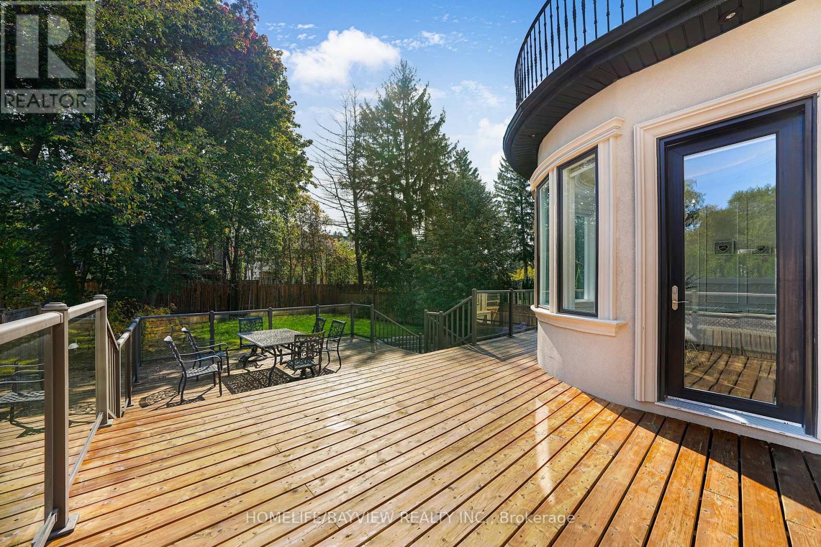 Photo 7 of 111 Hillview Road, Aurora ON