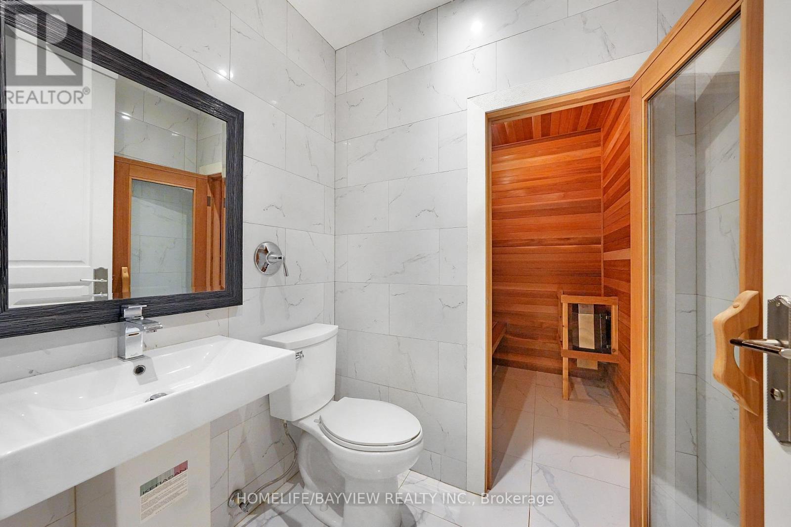 Photo 14 of 111 Hillview Road, Aurora ON
