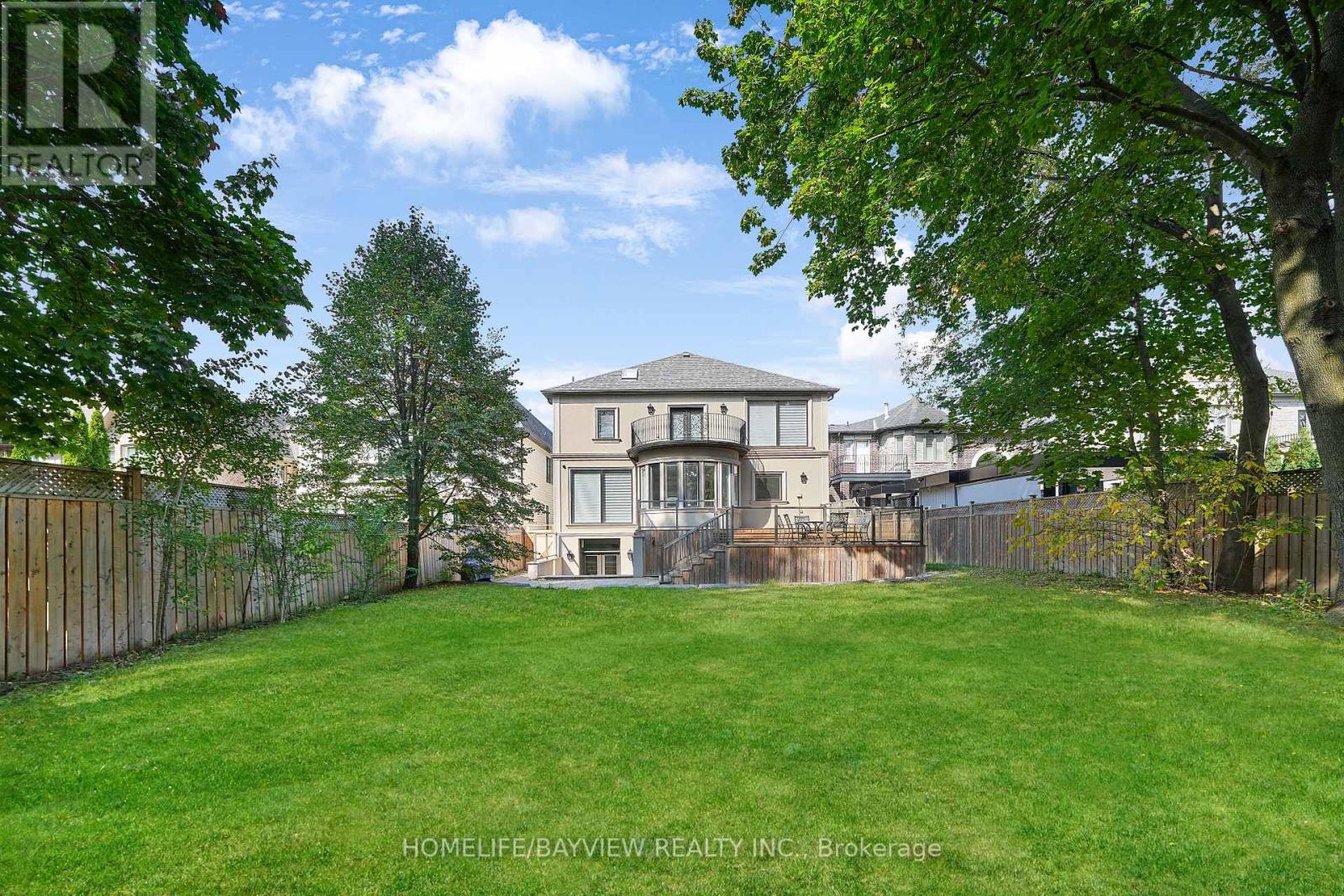 Photo 16 of 111 Hillview Road, Aurora ON