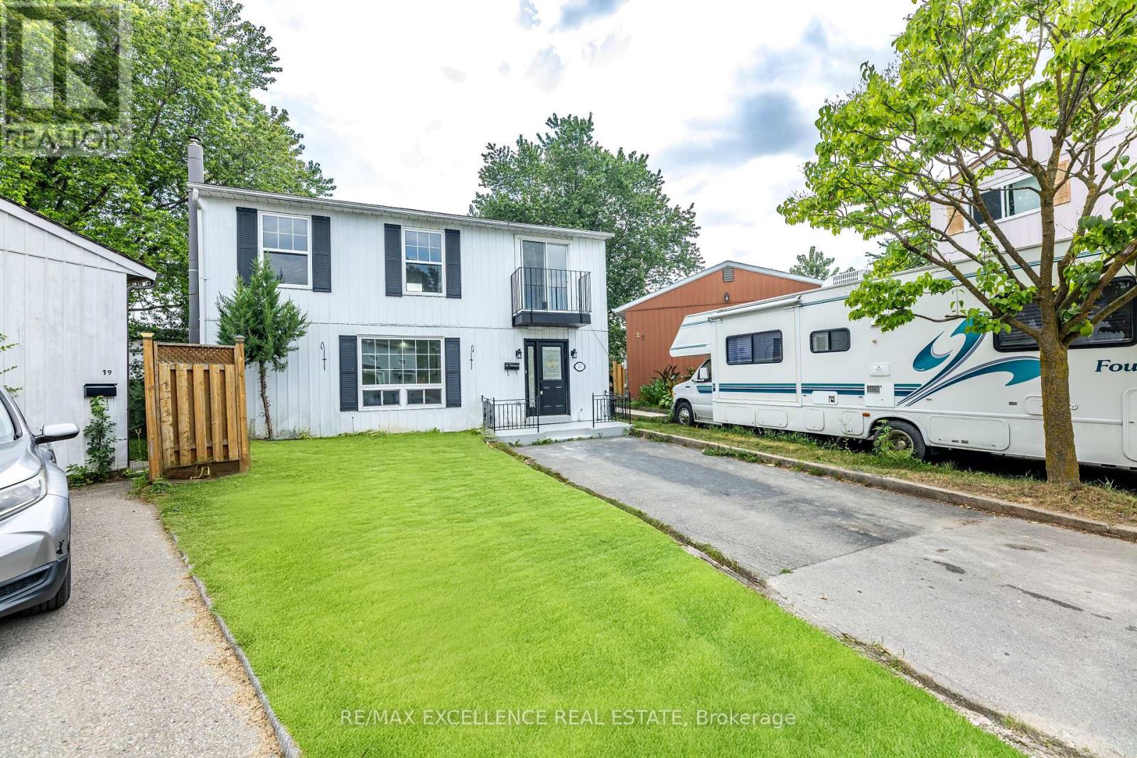 Photo 1 of 20 Hedgeson Court, Brampton ON