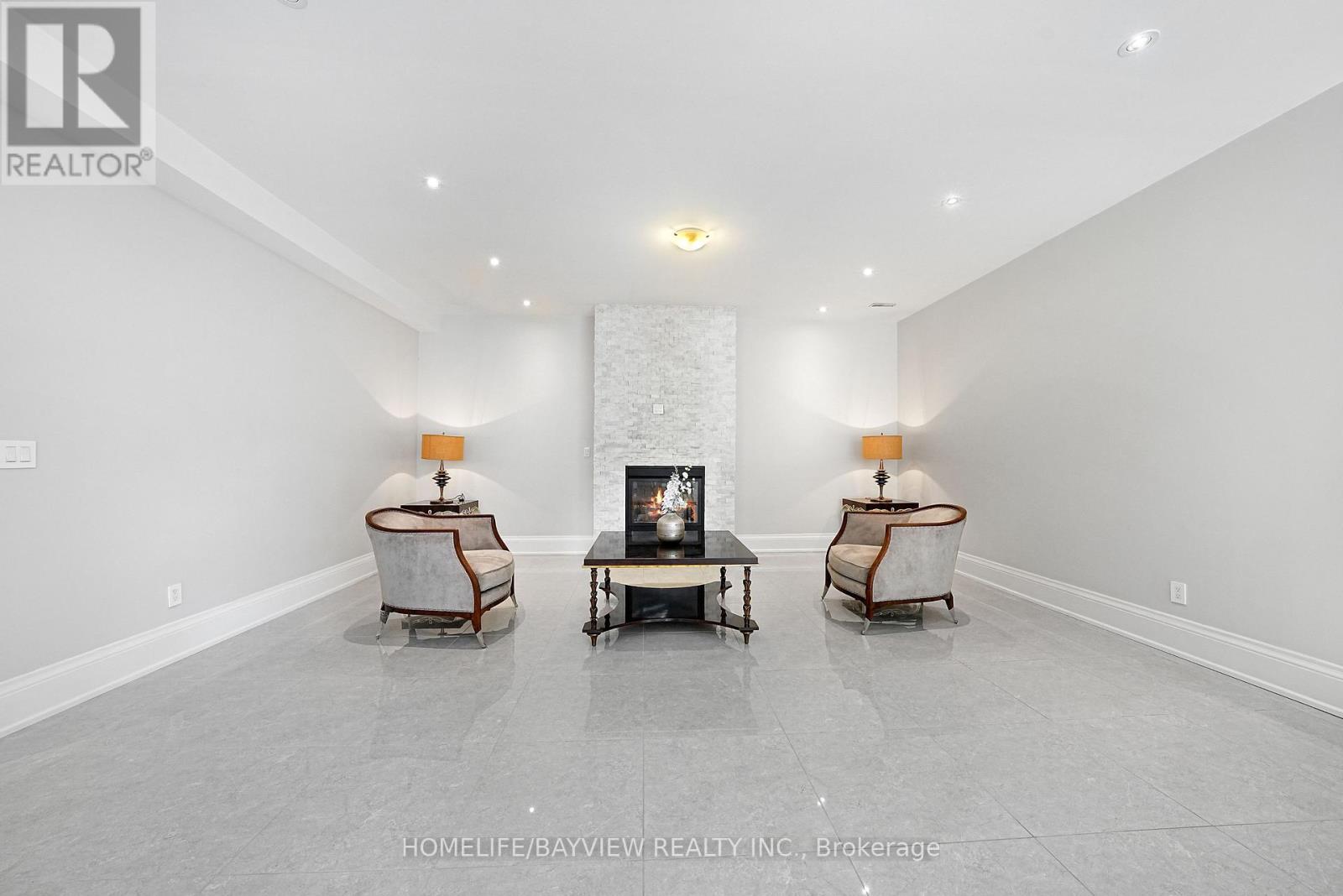 Photo 18 of 111 Hillview Road, Aurora ON