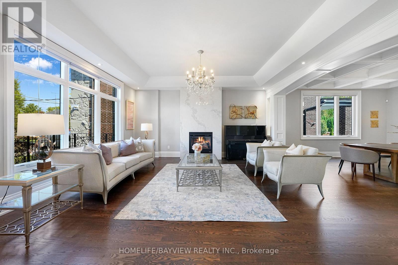 Photo 10 of 111 Hillview Road, Aurora ON