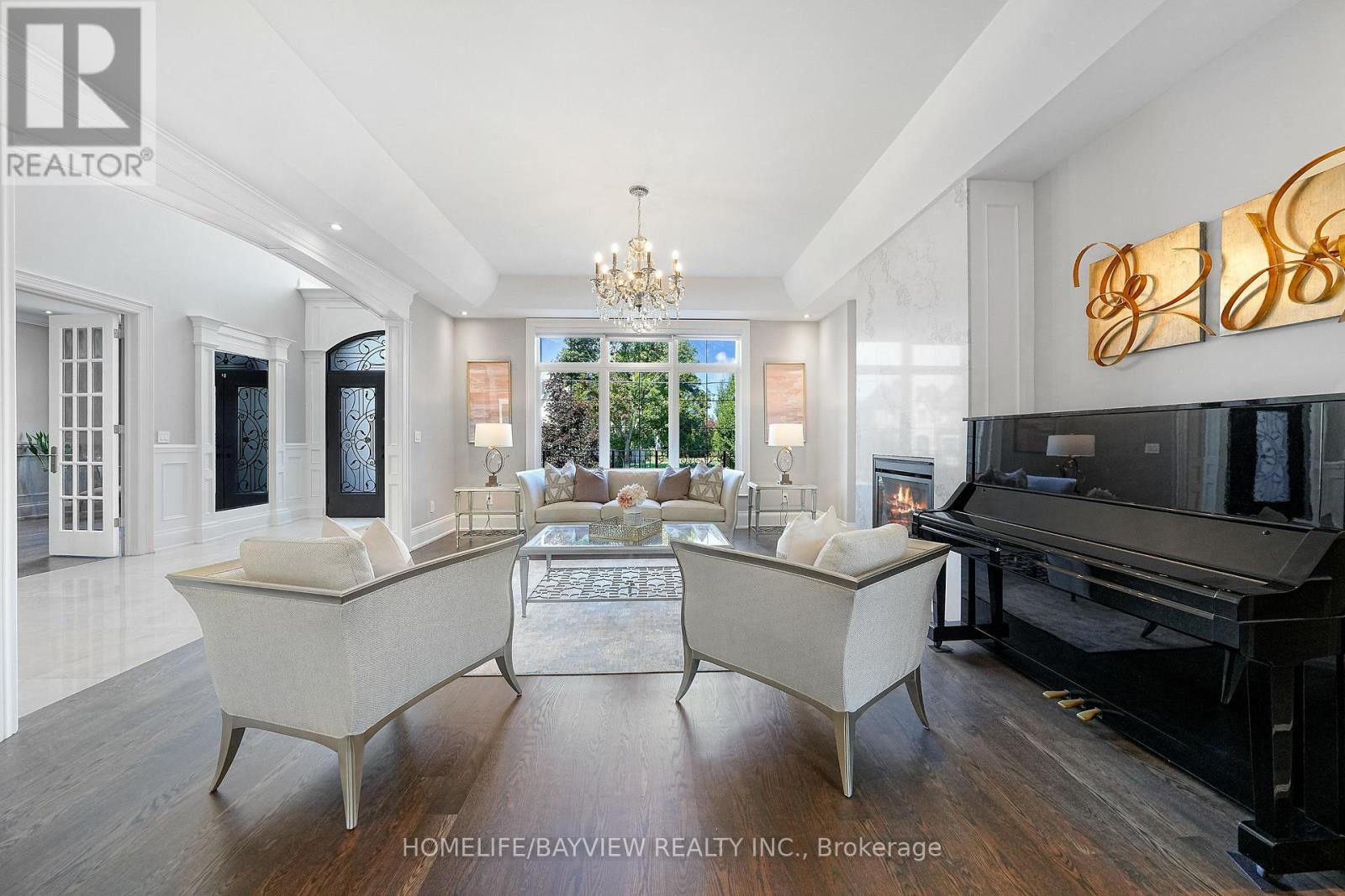 Photo 3 of 111 Hillview Road, Aurora ON