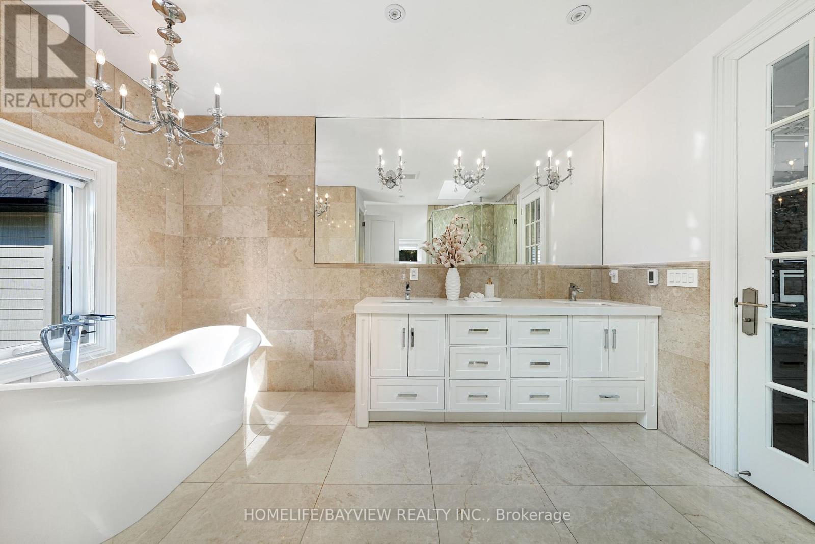 Photo 25 of 111 Hillview Road, Aurora ON