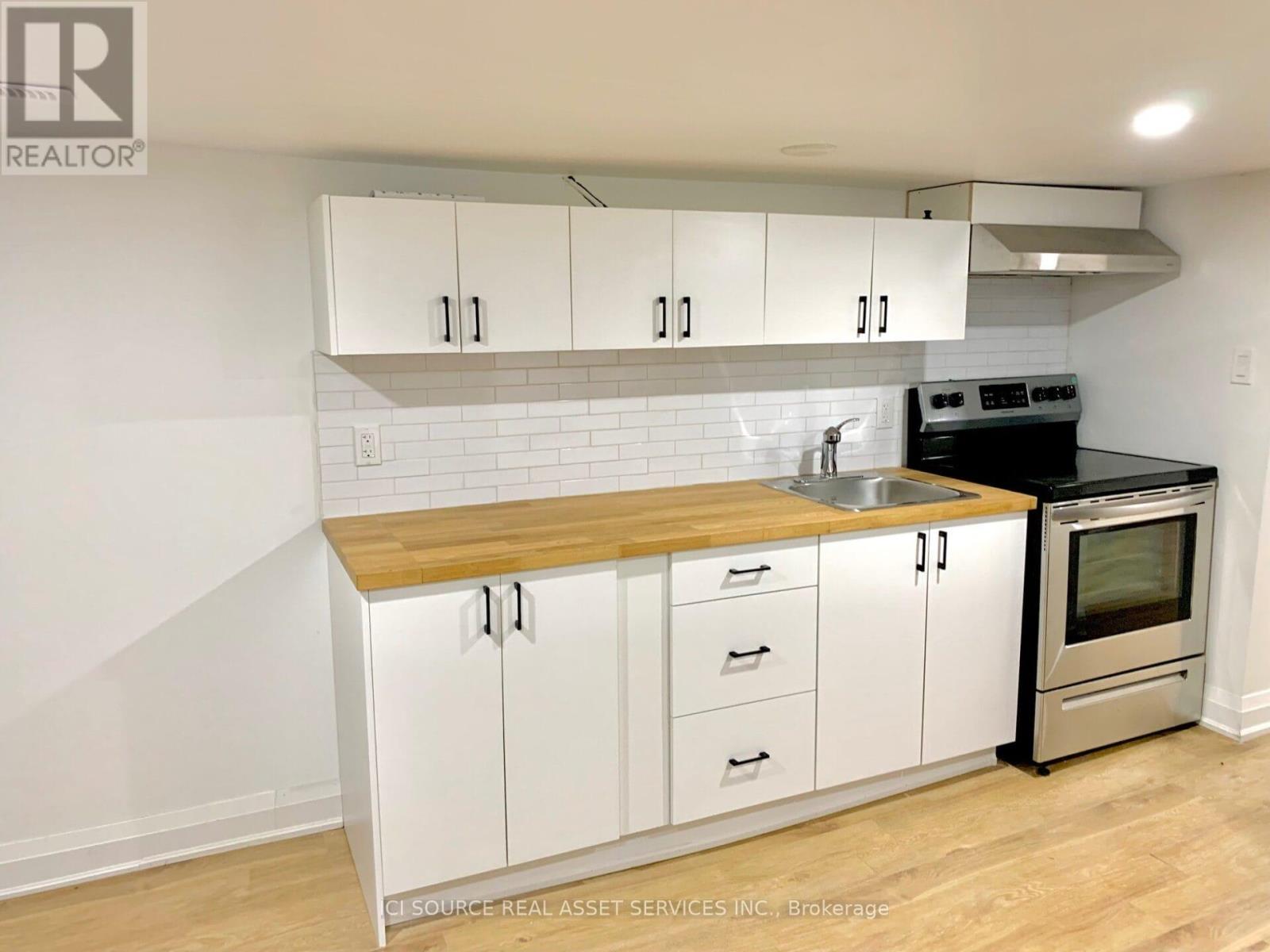 Photo 10 of 3 157 Huron Street, Toronto ON