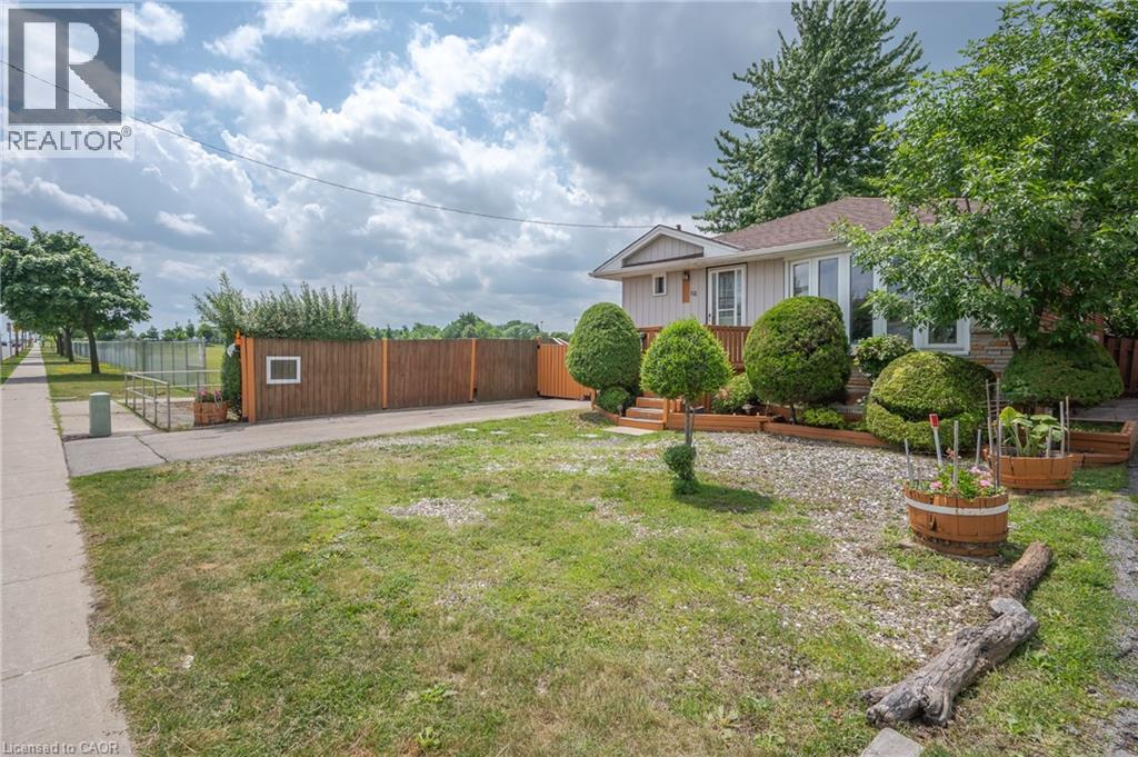 Photo 14 of 676 Upper Wentworth Street, Hamilton ON