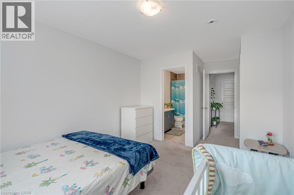 Photo 28 of 38 Dewberry Drive, Kitchener ON