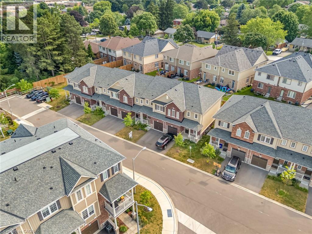 Photo 27 of 38 Dewberry Drive, Kitchener ON