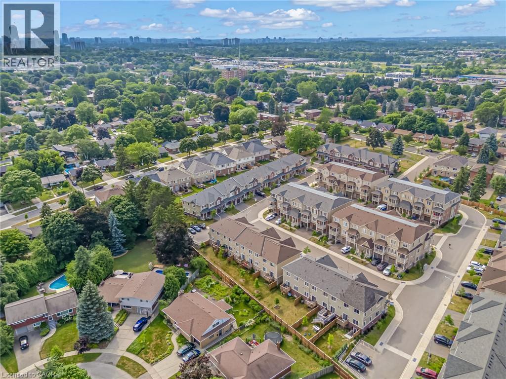 Photo 35 of 38 Dewberry Drive, Kitchener ON