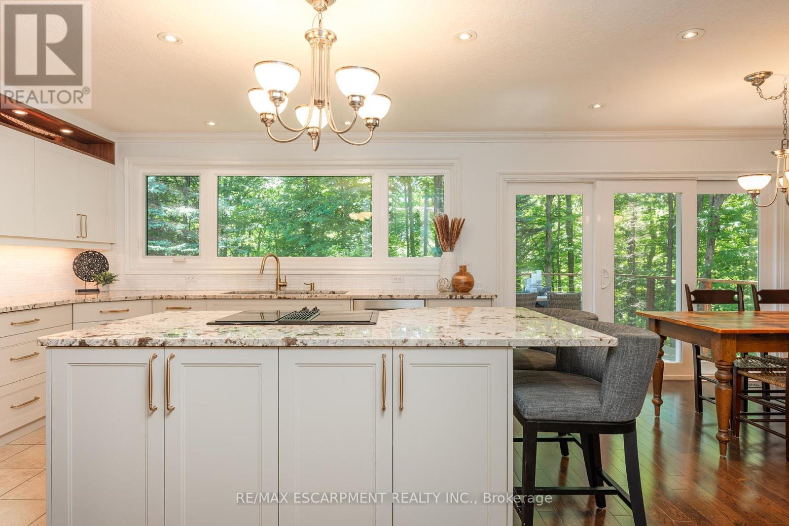 Photo 13 of 1353 Hazelton Boulevard, Burlington ON