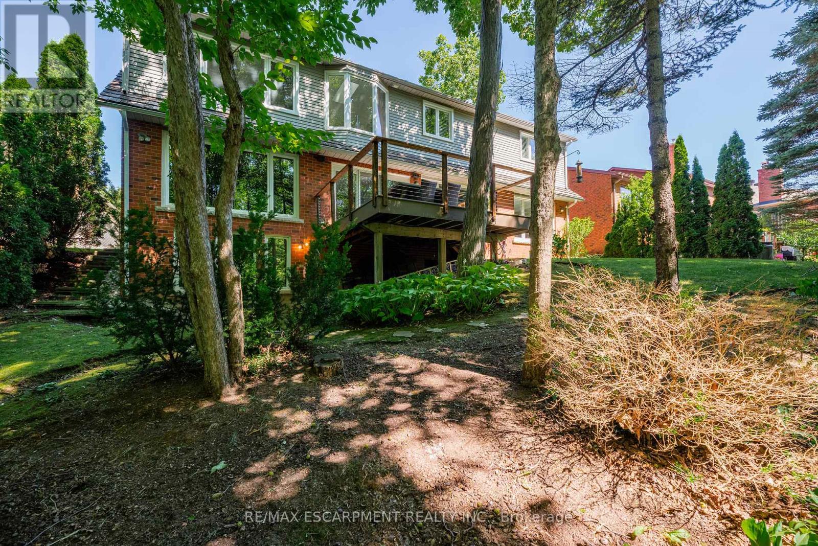 Photo 38 of 1353 Hazelton Boulevard, Burlington ON