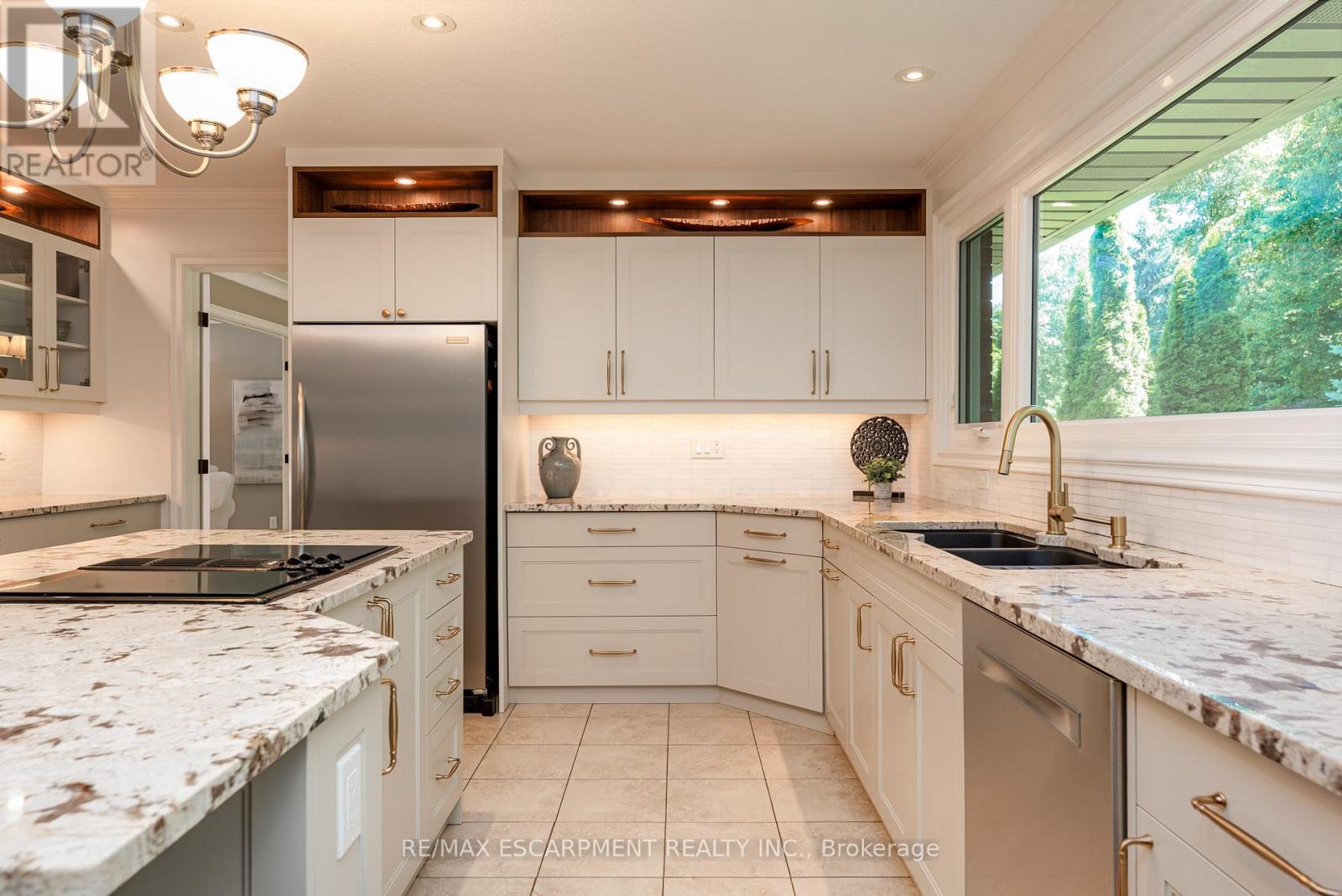 Photo 11 of 1353 Hazelton Boulevard, Burlington ON