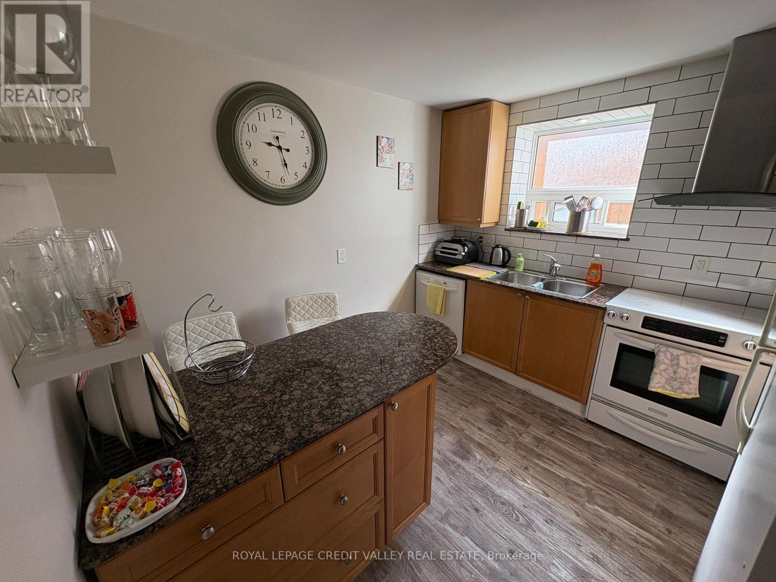 Photo 6 of 1 273 Scarlett Road, Toronto ON