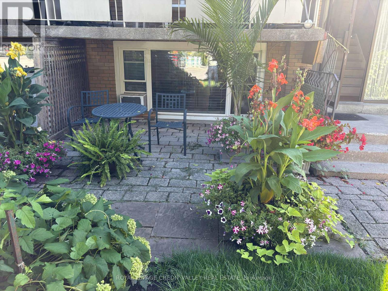 Photo 1 of 1 273 Scarlett Road, Toronto ON