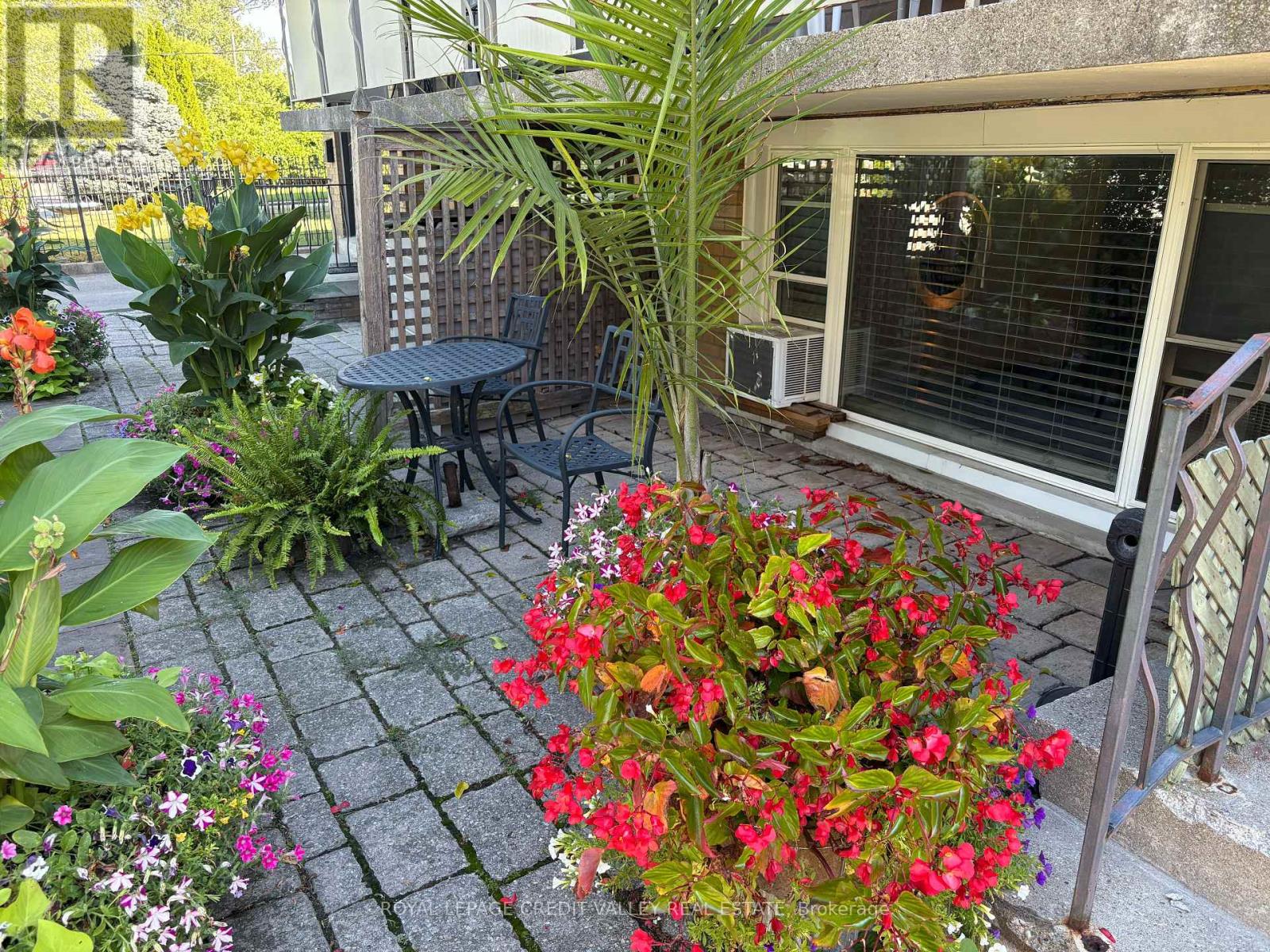 Photo 13 of 1 273 Scarlett Road, Toronto ON
