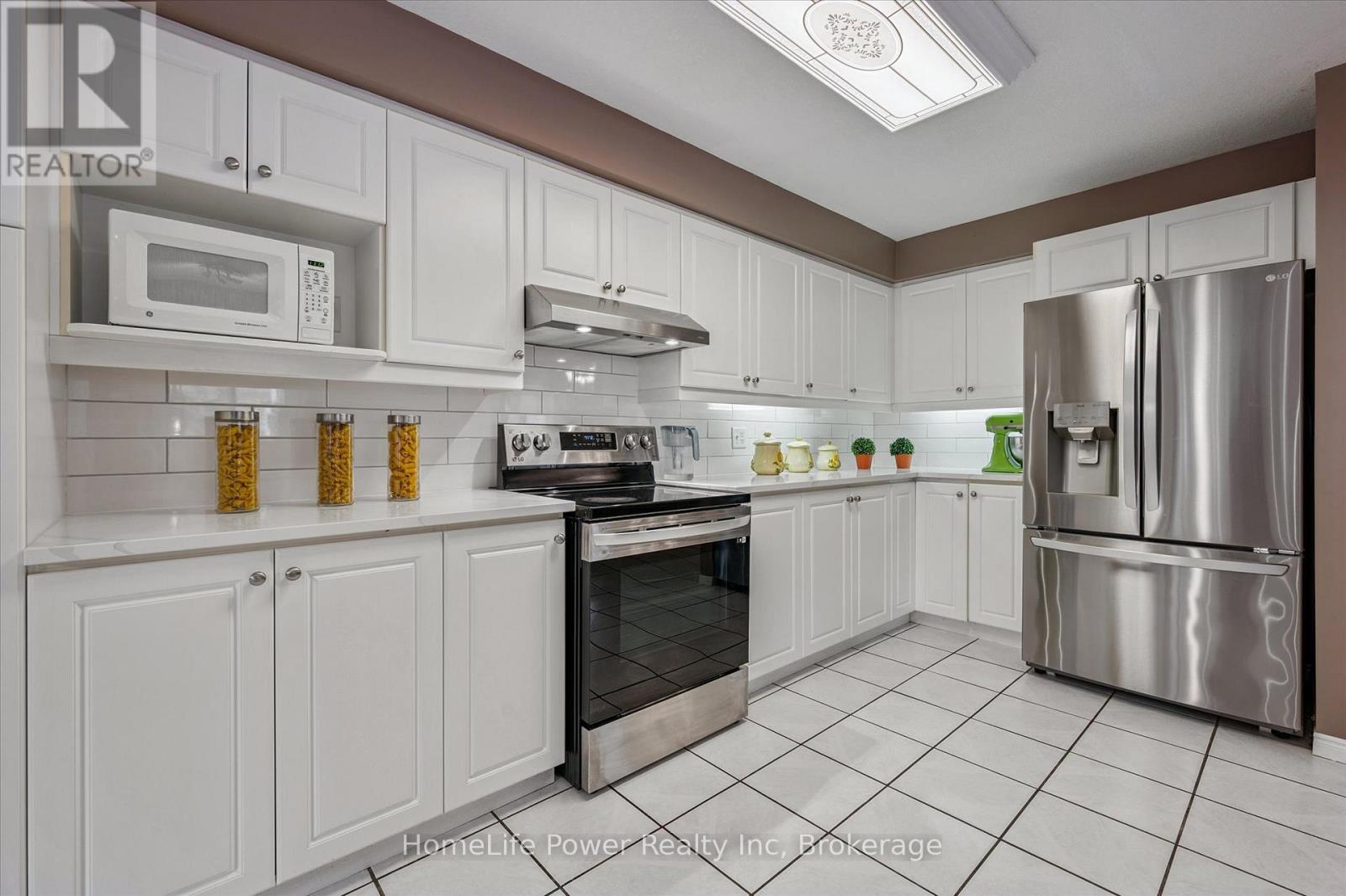 Photo 33 of 97 Marl Meadow Drive, Kitchener ON