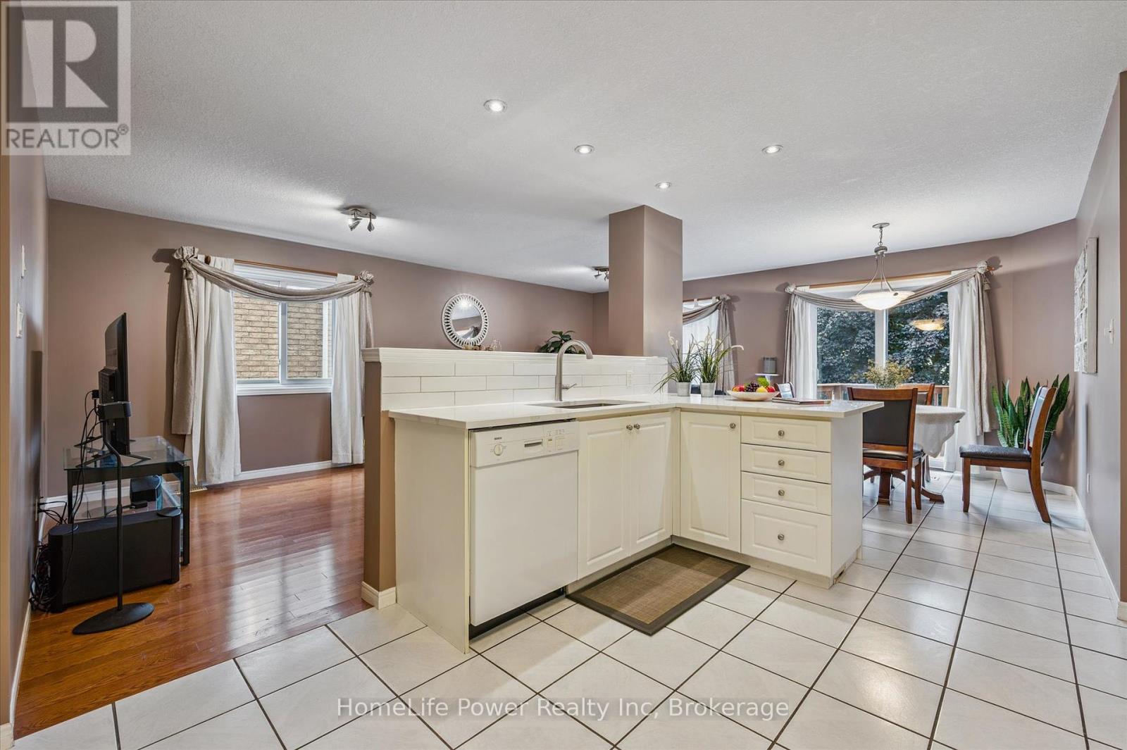 Photo 8 of 97 Marl Meadow Drive, Kitchener ON