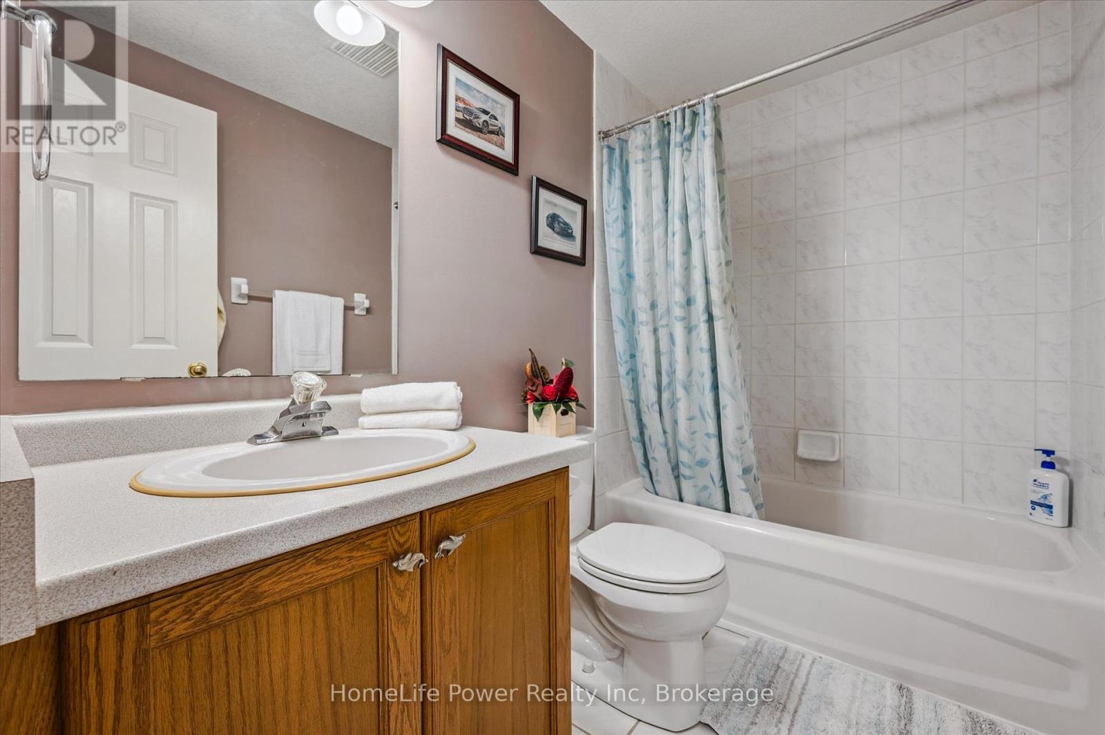 Photo 14 of 97 Marl Meadow Drive, Kitchener ON