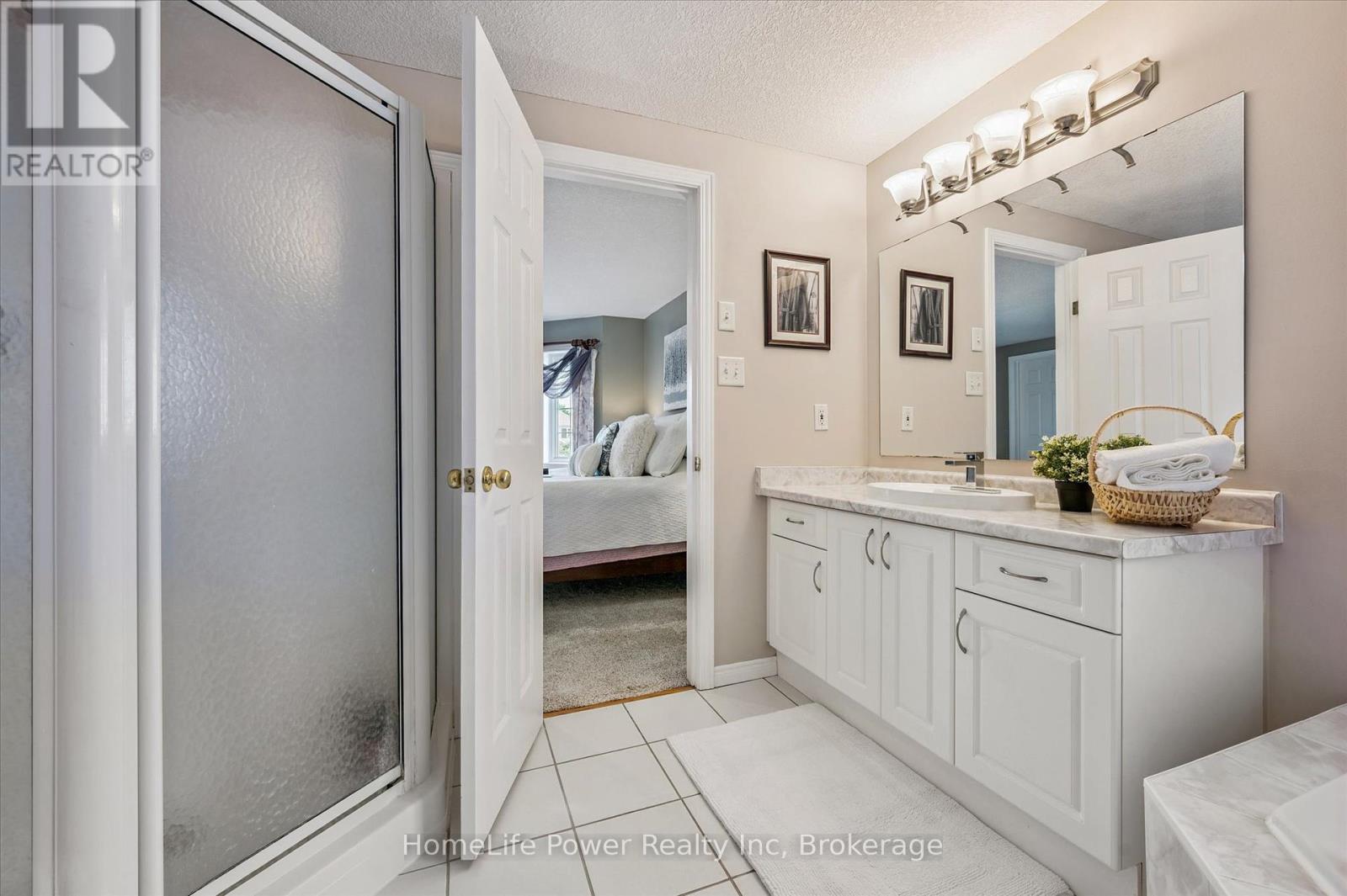 Photo 28 of 97 Marl Meadow Drive, Kitchener ON
