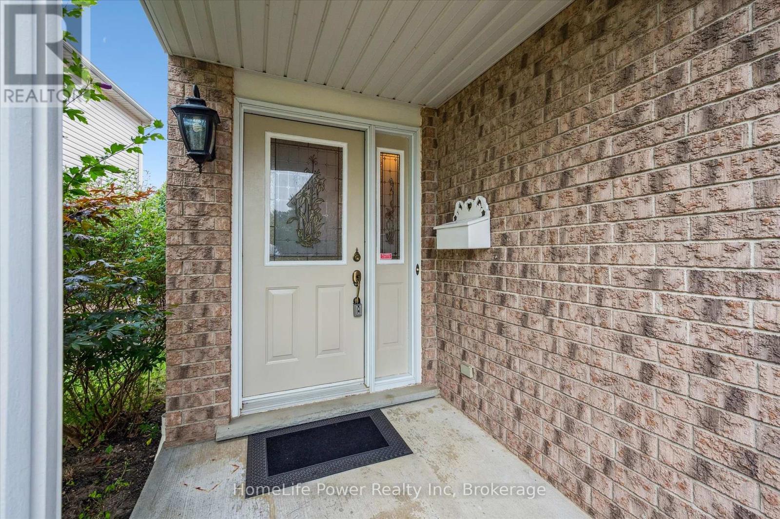Photo 6 of 97 Marl Meadow Drive, Kitchener ON