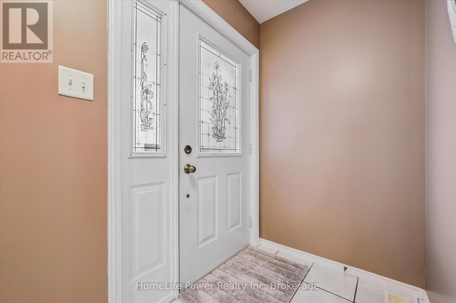 Photo 36 of 97 Marl Meadow Drive, Kitchener ON