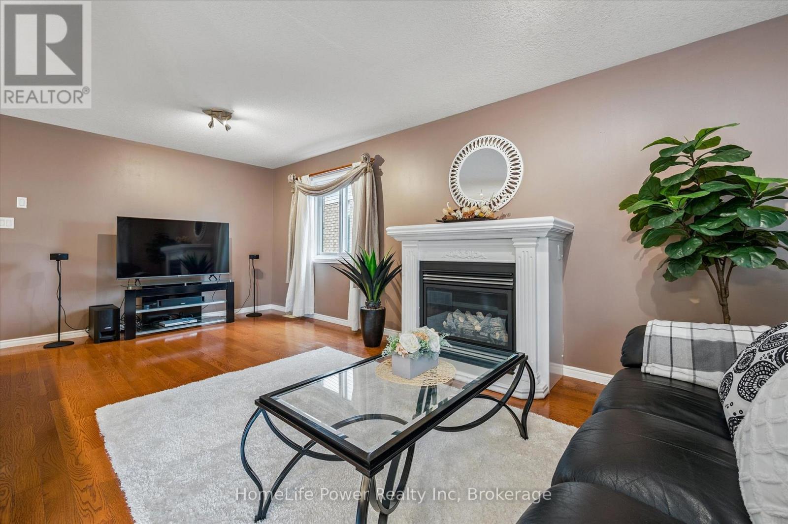 Photo 5 of 97 Marl Meadow Drive, Kitchener ON