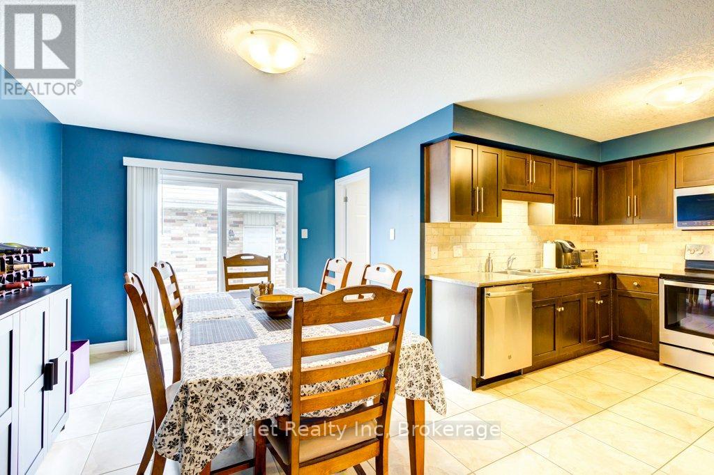 Photo 2 of 52 105 Bard Boulevard, Guelph ON