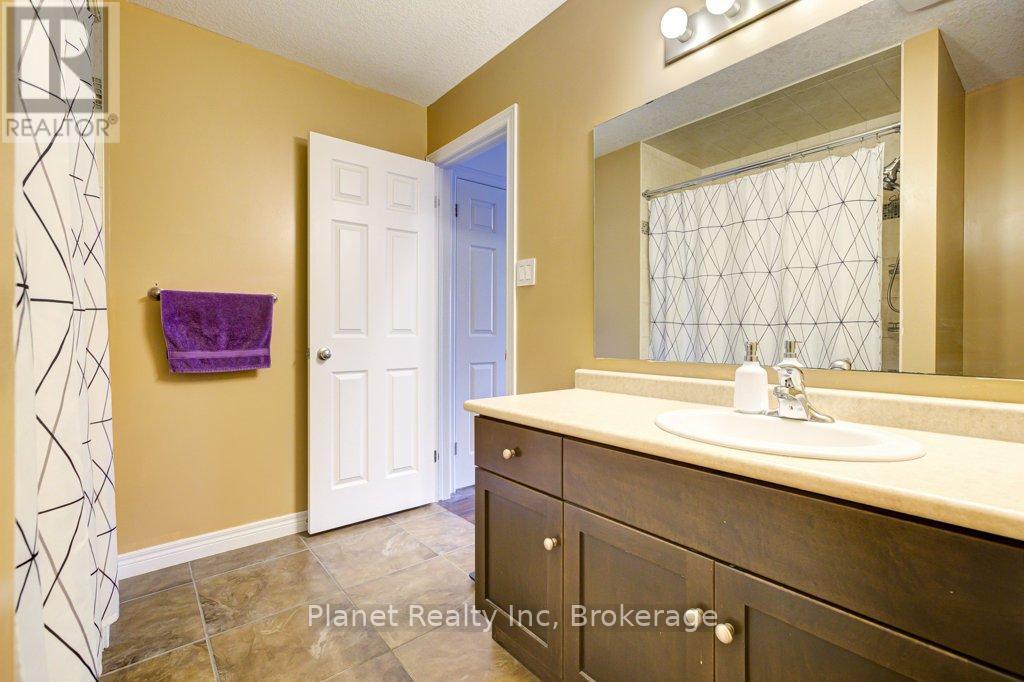 Photo 39 of 52 105 Bard Boulevard, Guelph ON