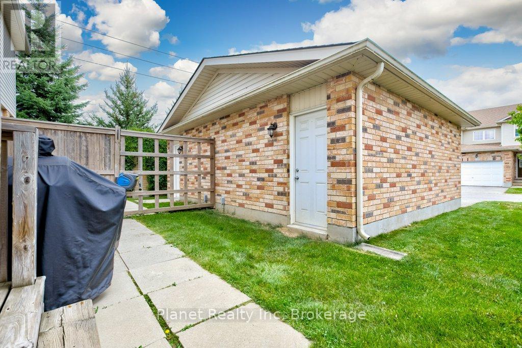 Photo 25 of 52 105 Bard Boulevard, Guelph ON
