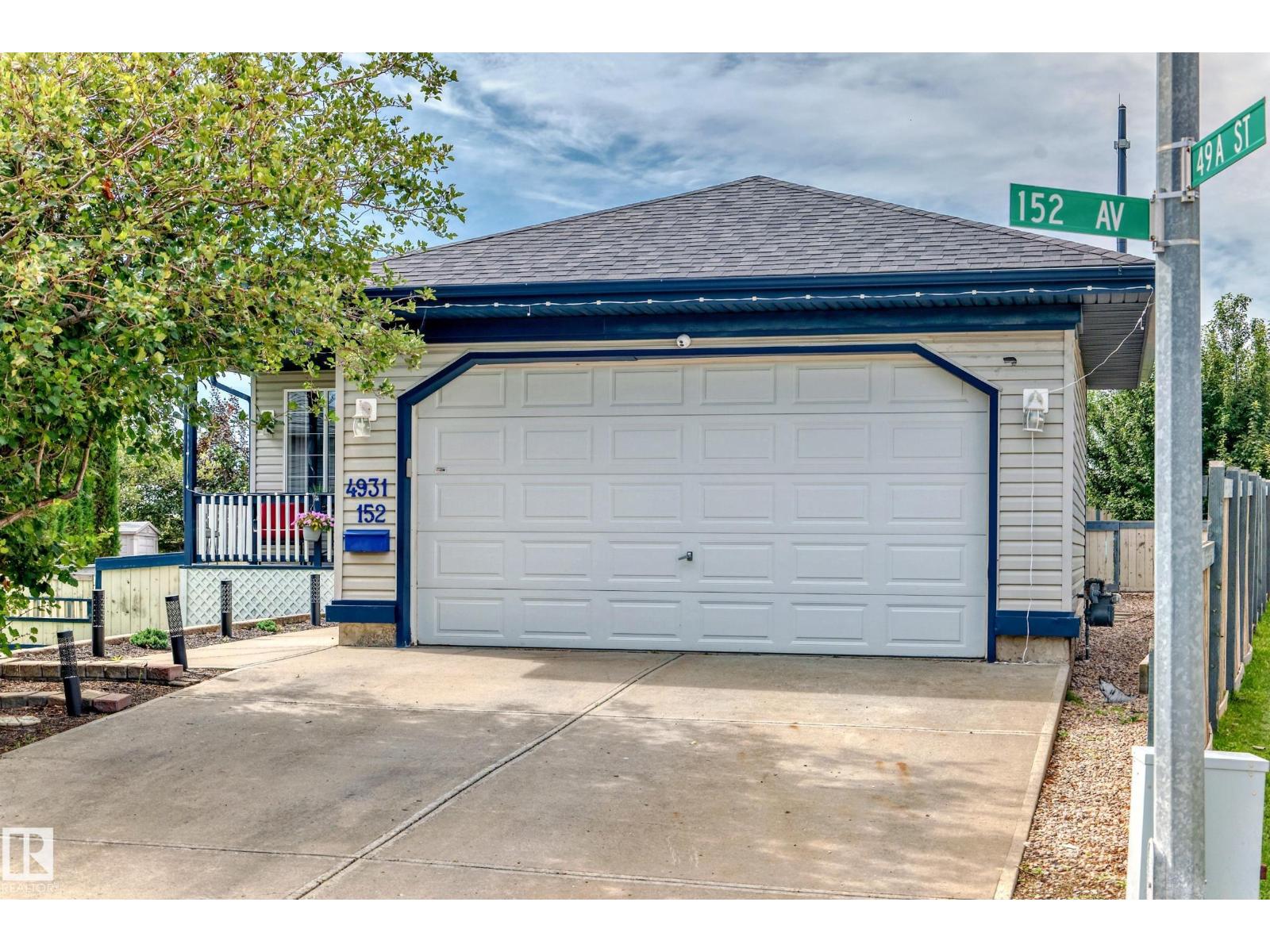 Photo 1 of 4931 152 Ave Nw, Edmonton AB