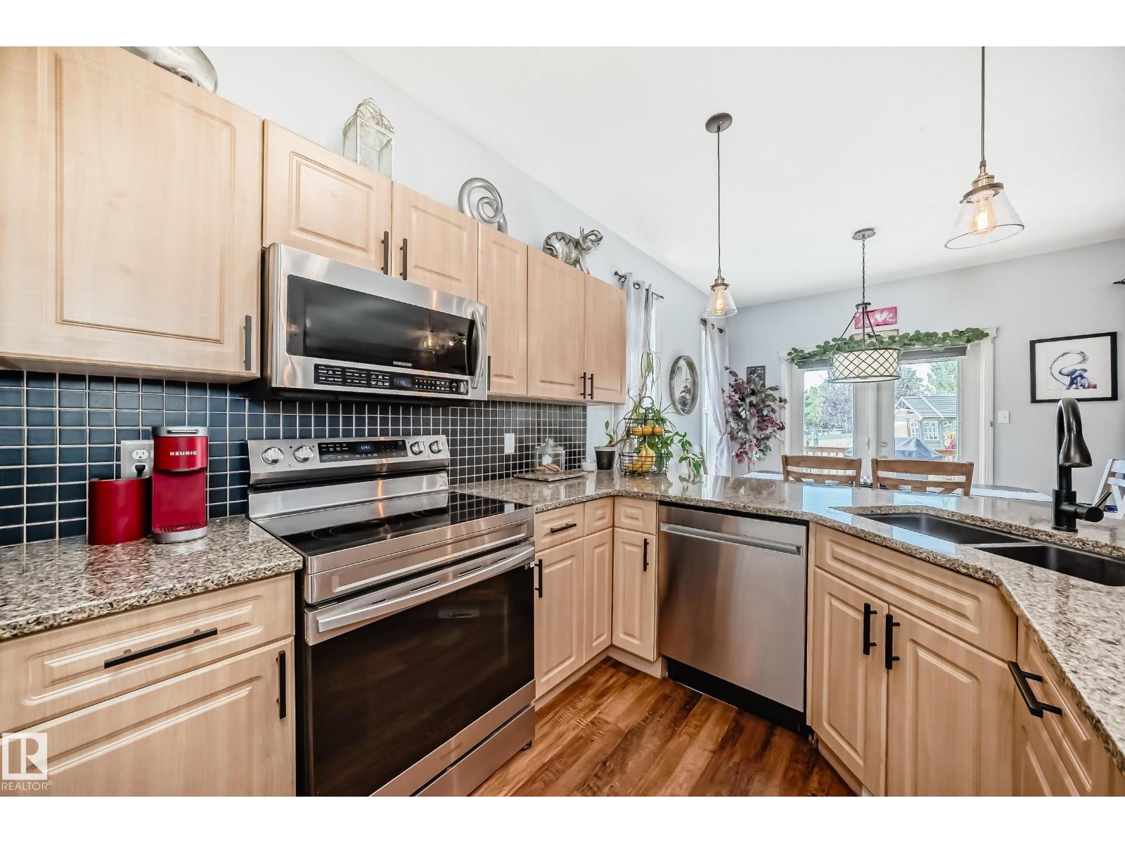Photo 10 of 4931 152 Ave Nw, Edmonton AB