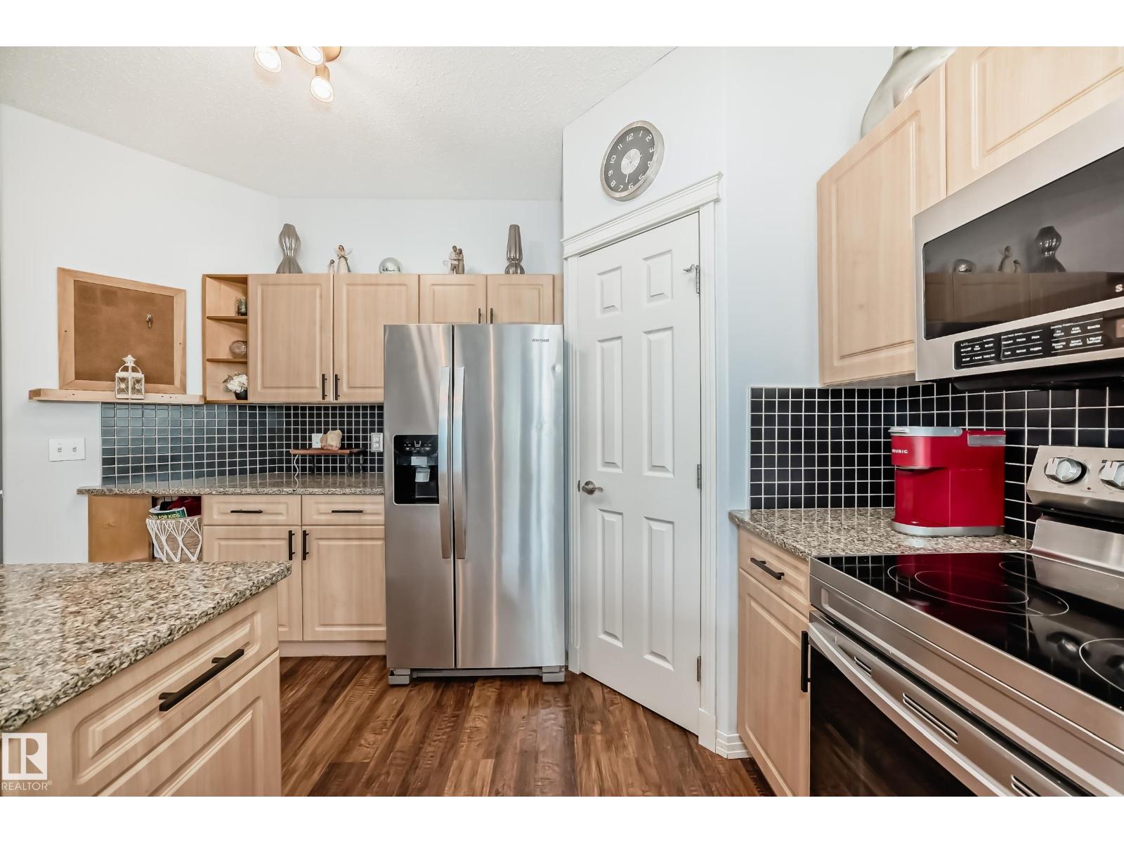 Photo 12 of 4931 152 Ave Nw, Edmonton AB