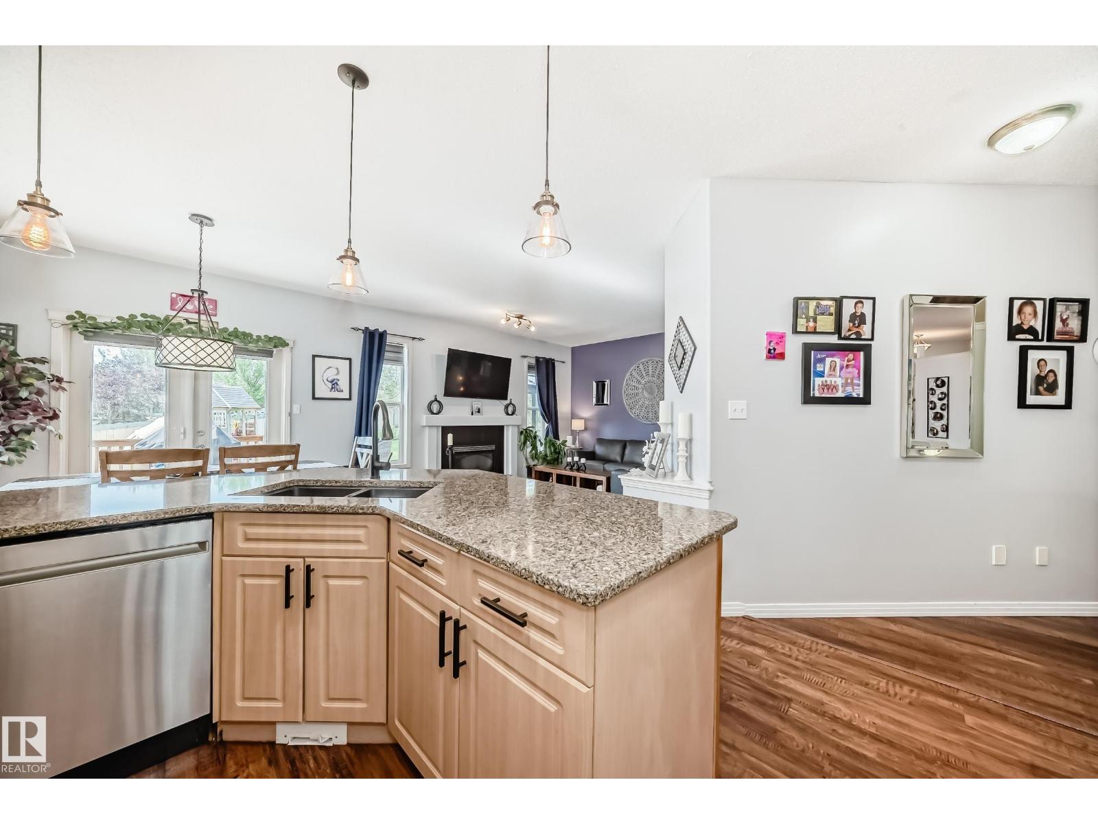 Photo 13 of 4931 152 Ave Nw, Edmonton AB