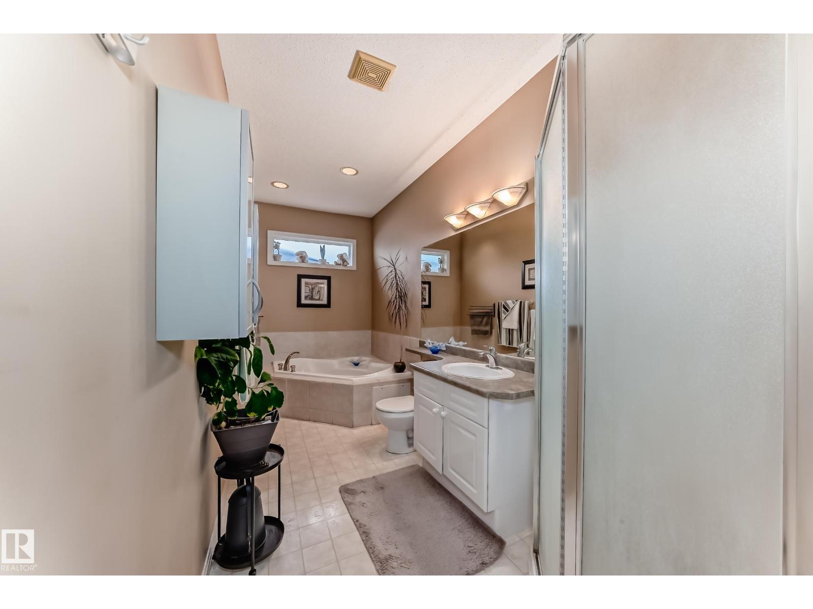 Photo 25 of 4931 152 Ave Nw, Edmonton AB