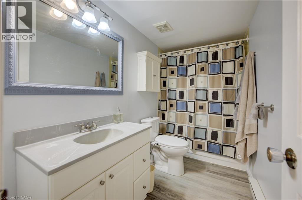 Photo 15 of 19 Hillbrook Crescent, Kitchener ON