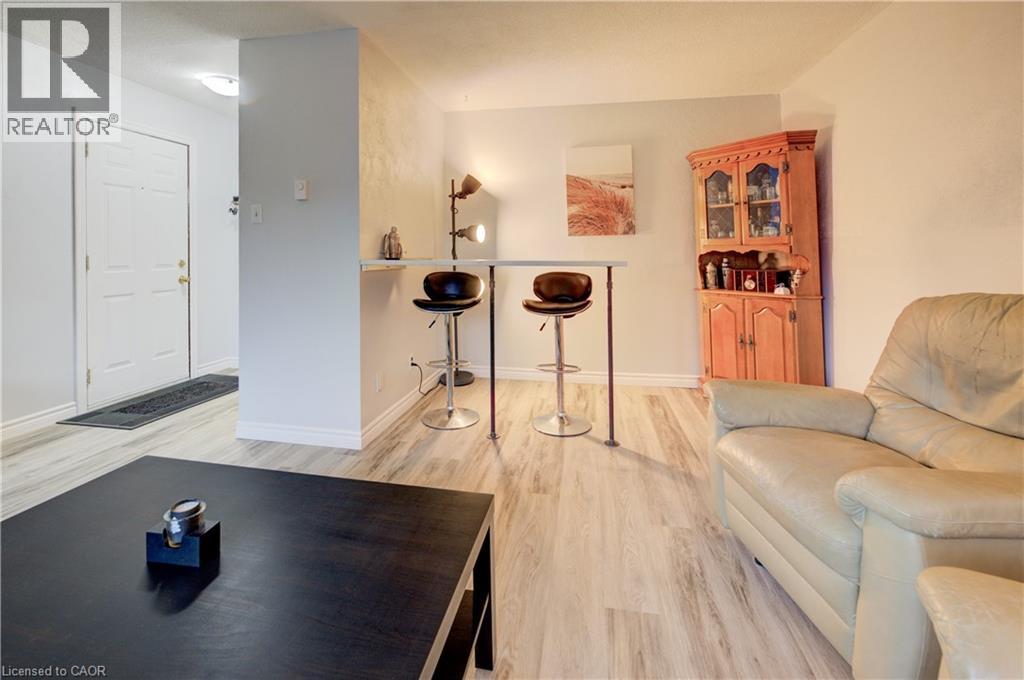 Photo 7 of 19 Hillbrook Crescent, Kitchener ON