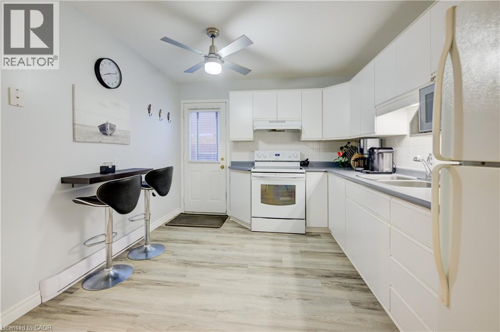Photo 8 of 19 Hillbrook Crescent, Kitchener ON