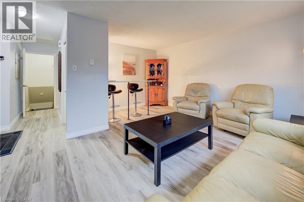 Photo 6 of 19 Hillbrook Crescent, Kitchener ON