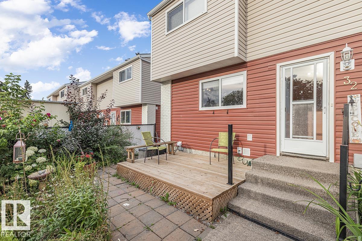 Photo 1 of 32 Habitat Cr Nw, Edmonton AB