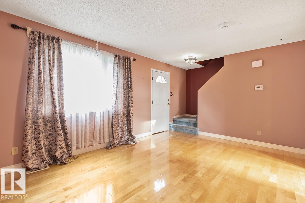 Photo 8 of 32 Habitat Cr Nw, Edmonton AB