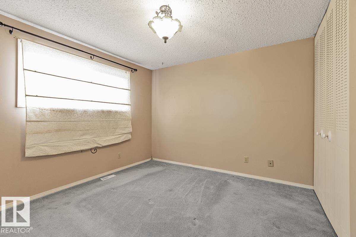 Photo 10 of 32 Habitat Cr Nw, Edmonton AB
