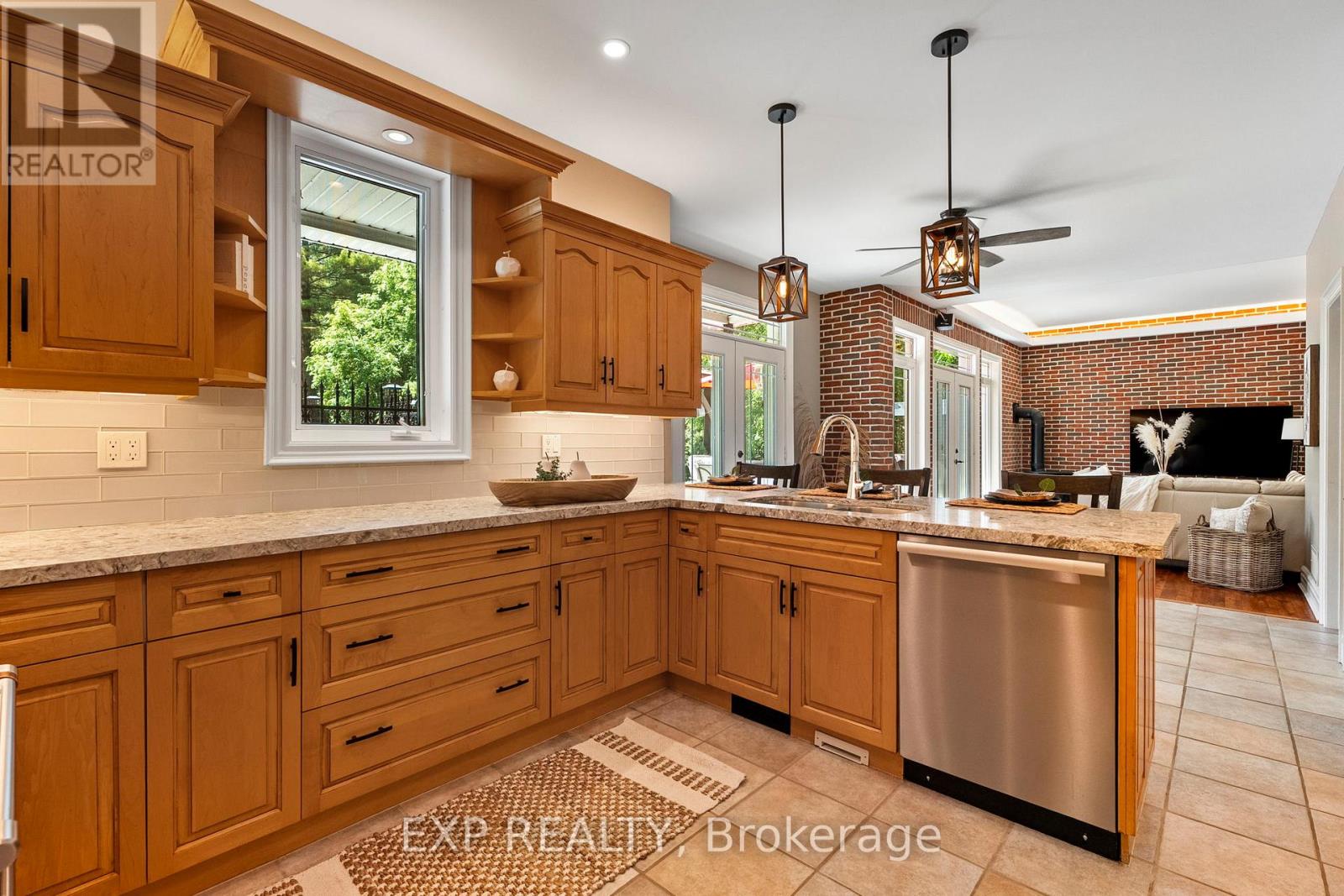 Photo 14 of 6 Gooseberry Lane, Uxbridge ON