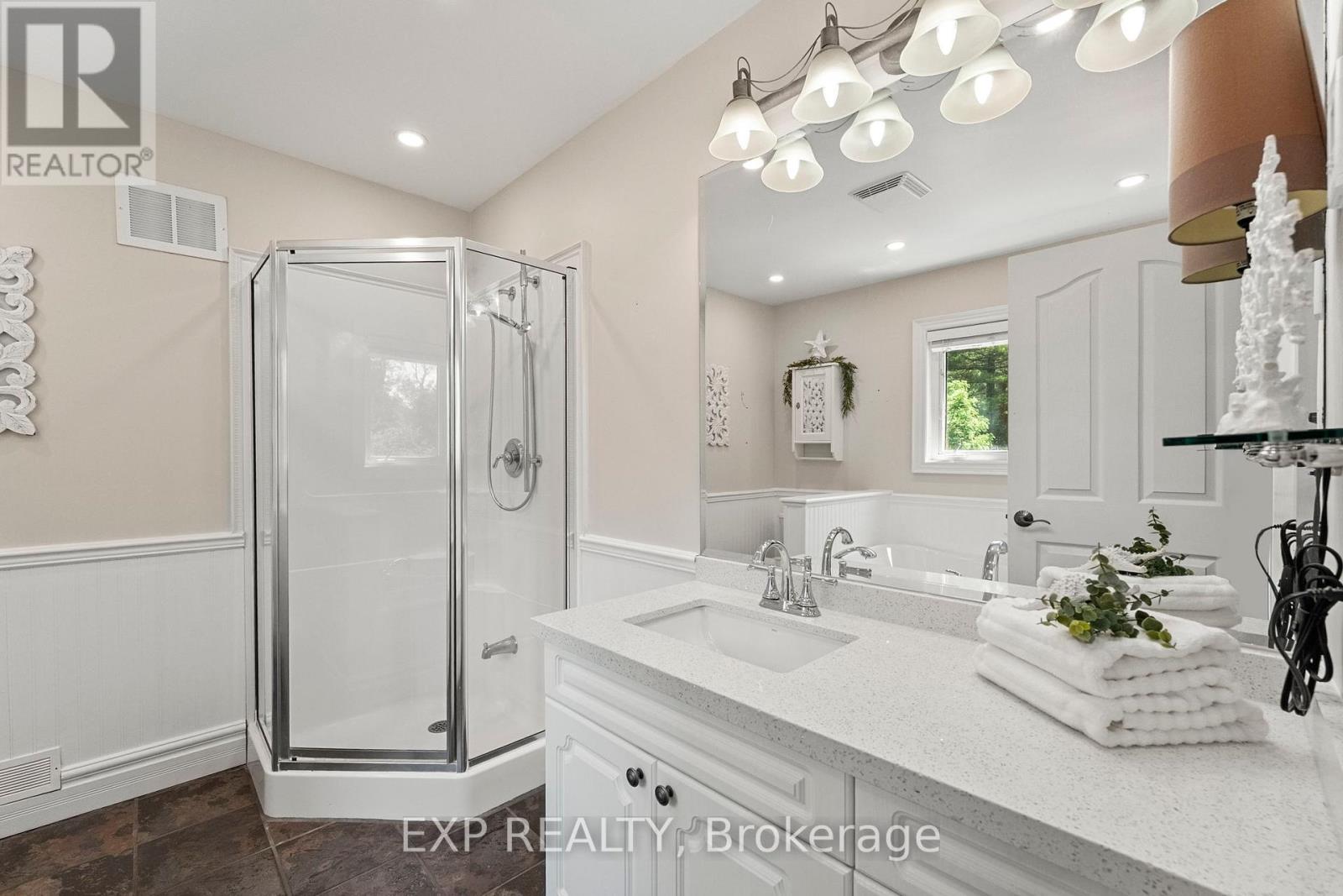 Photo 24 of 6 Gooseberry Lane, Uxbridge ON