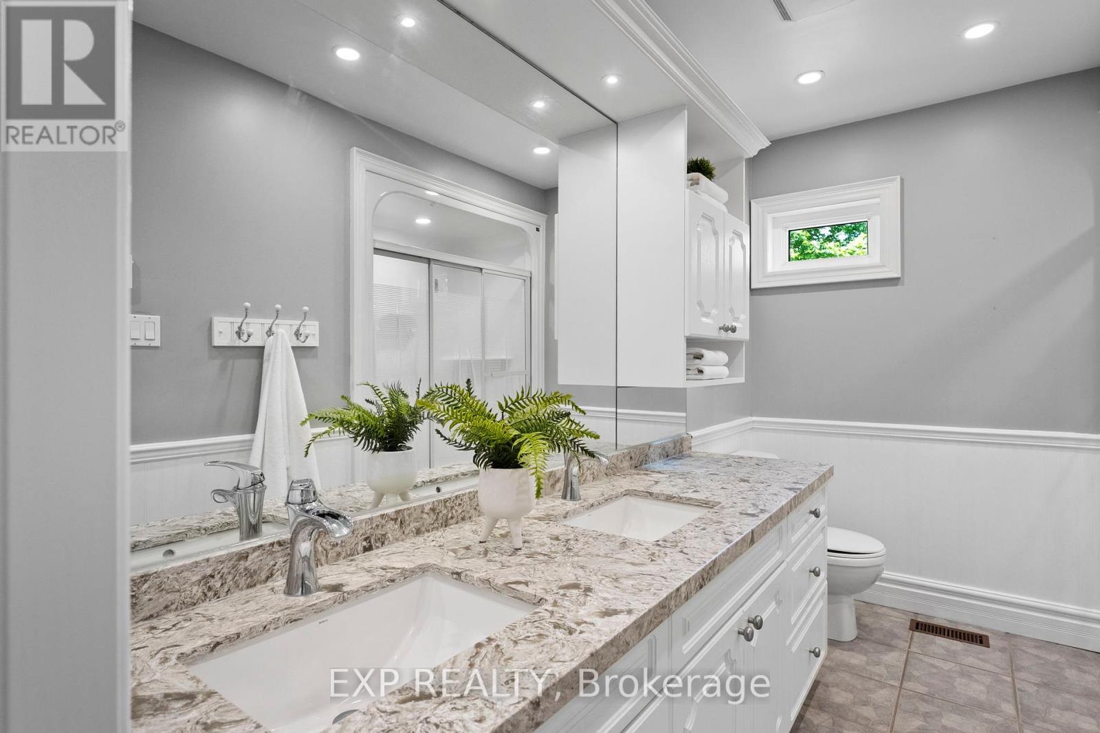 Photo 32 of 6 Gooseberry Lane, Uxbridge ON